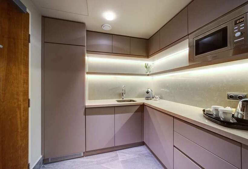 هتل Adana Hiltonsa