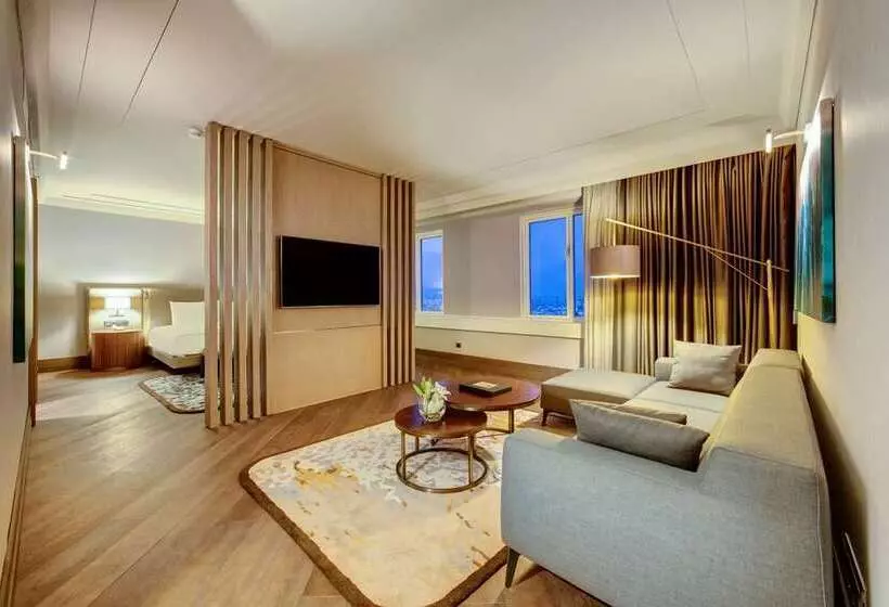 هتل Adana Hiltonsa