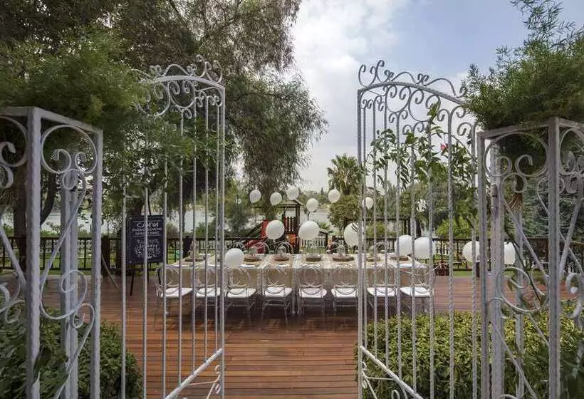 هتل Adana Hiltonsa