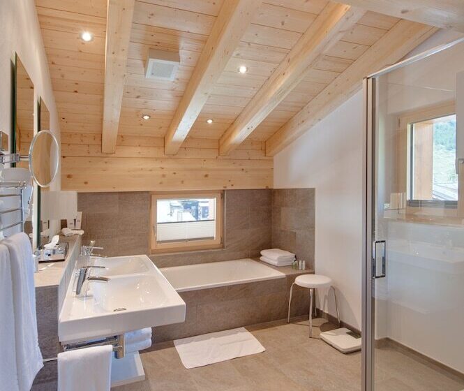 فندق Aristella Swissflair