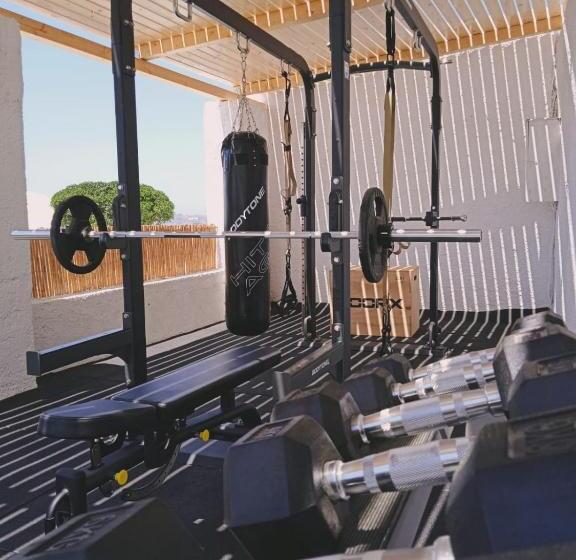 فندق Artemis Suites