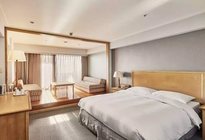 هتل Beach Resort Green Bay