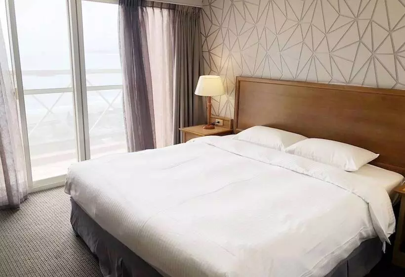 هتل Beach Resort Green Bay