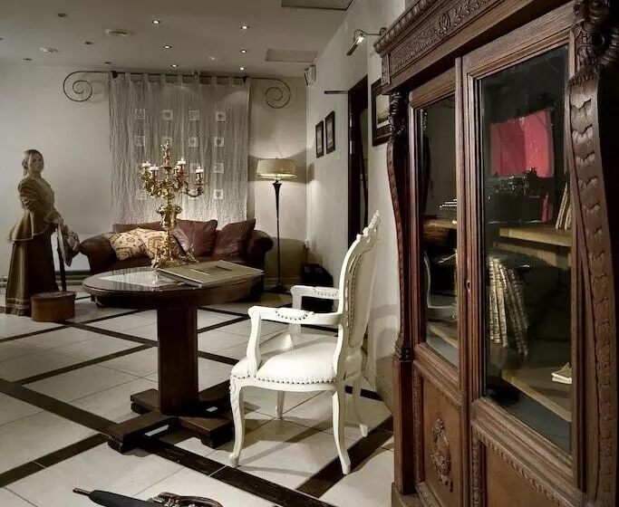 هتل The Brothers Karamazov