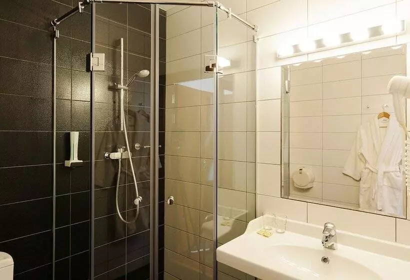 هتل The Brothers Karamazov