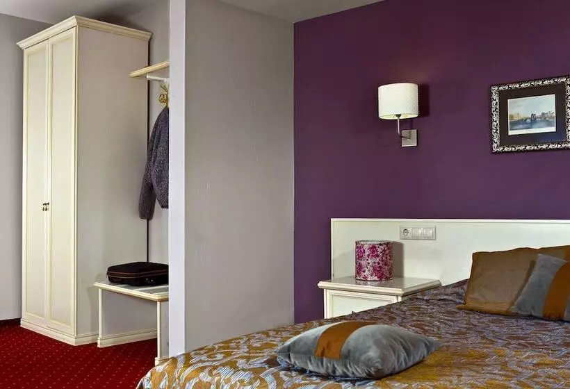 هتل The Brothers Karamazov