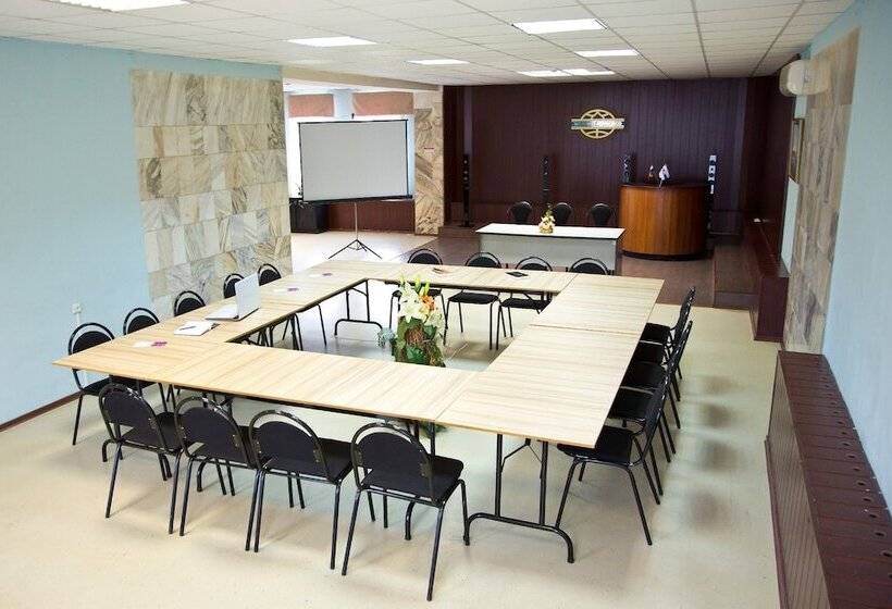 בית מלון כפרי Intourist