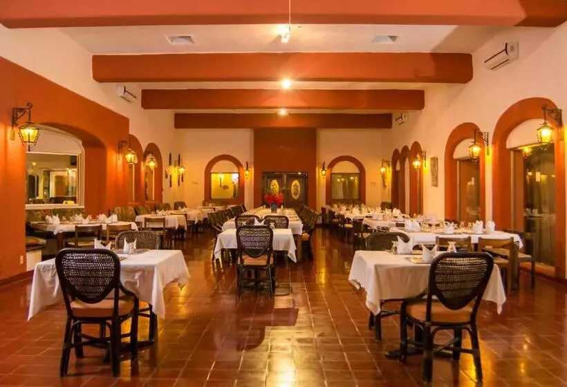 Отель Villas Arqueologicas Chichen Itza