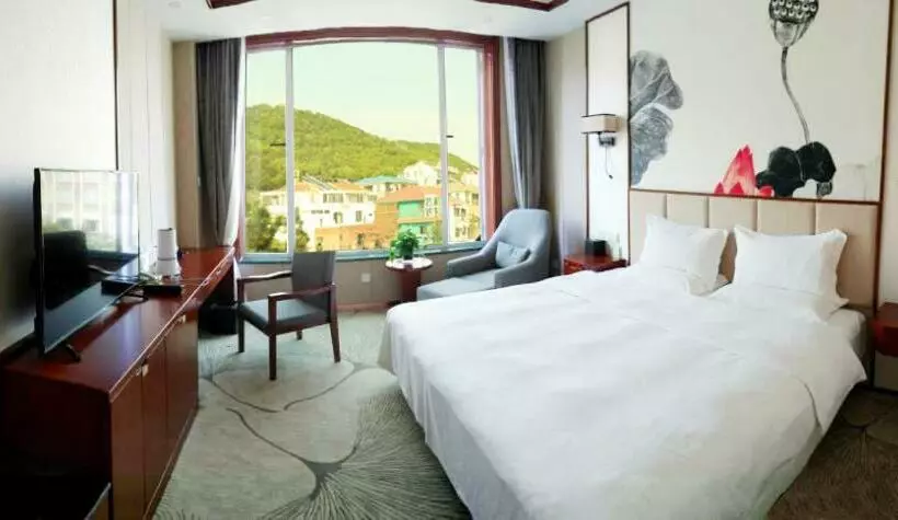 Отель Golden Bay Weihai