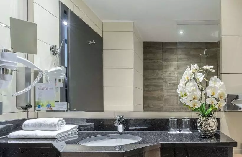 هتل Plaza Premium Grand Winston