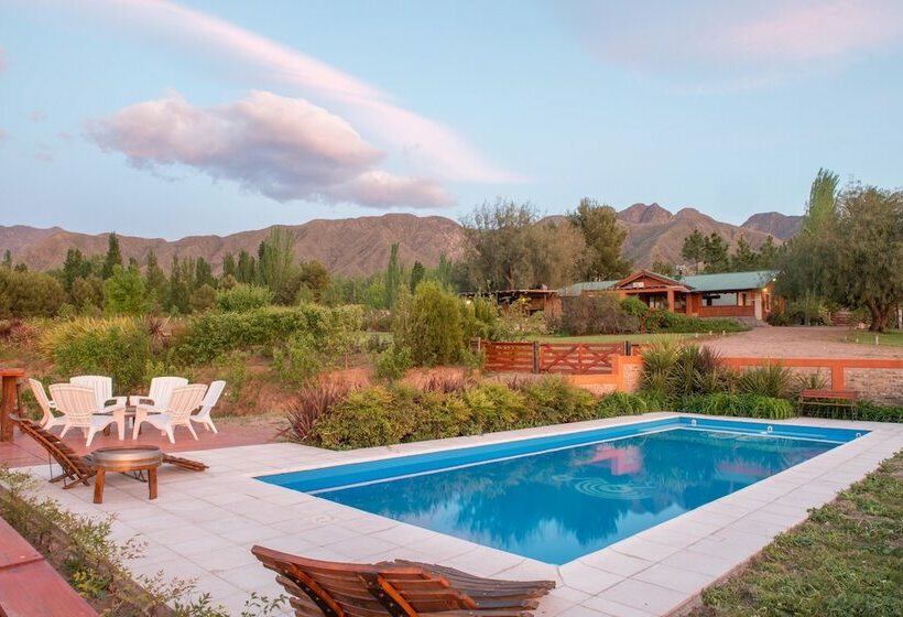 Entre Montañas Y Rio