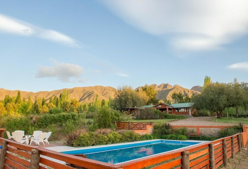 Entre Montañas Y Rio