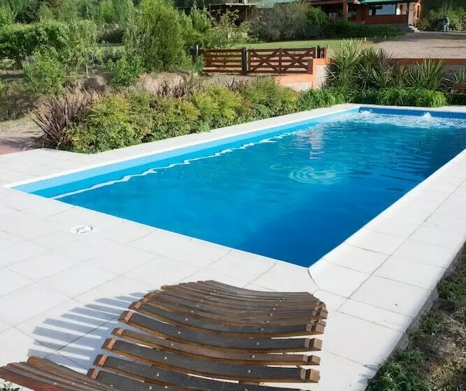 Entre Montañas Y Rio