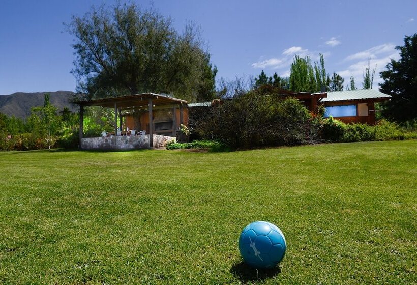 Entre Montañas Y Rio