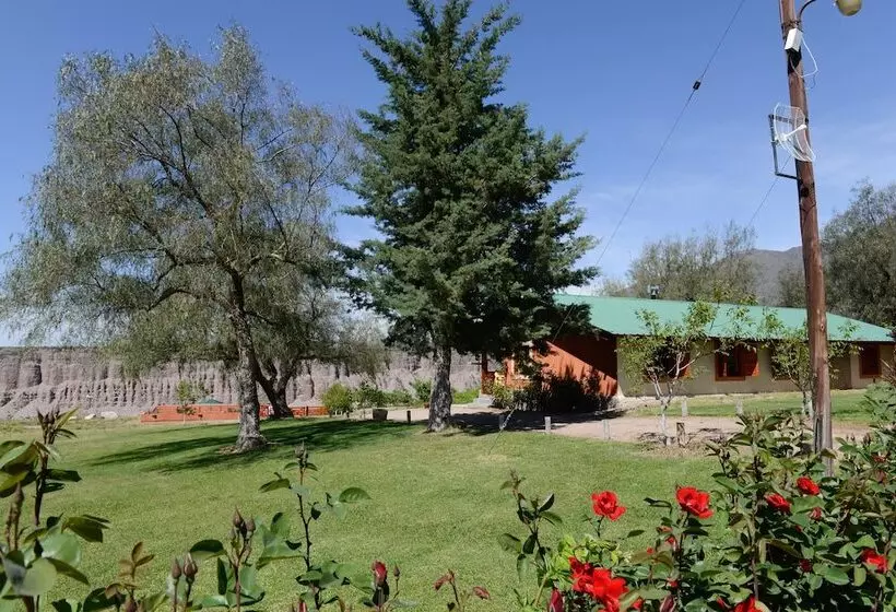 Entre Montañas Y Rio