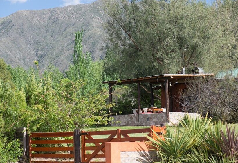 Entre Montañas Y Rio