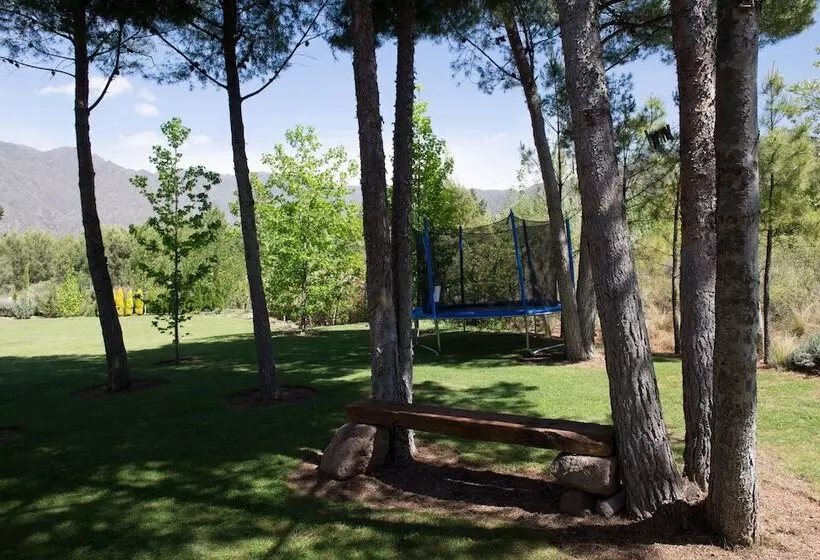 Entre Montañas Y Rio