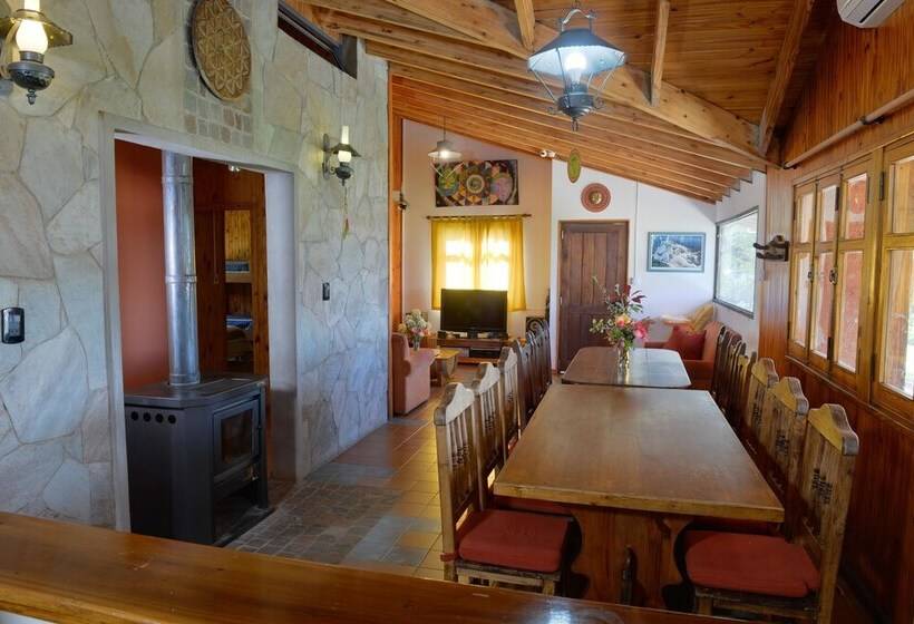 Entre Montañas Y Rio