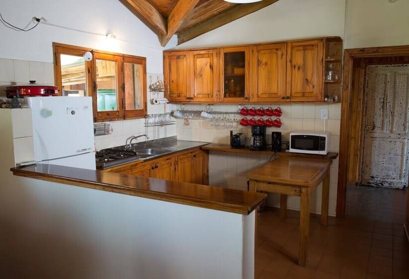 Entre Montañas Y Rio