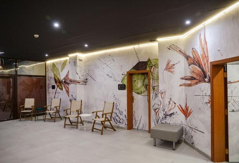 Flora Hotel   Apartments