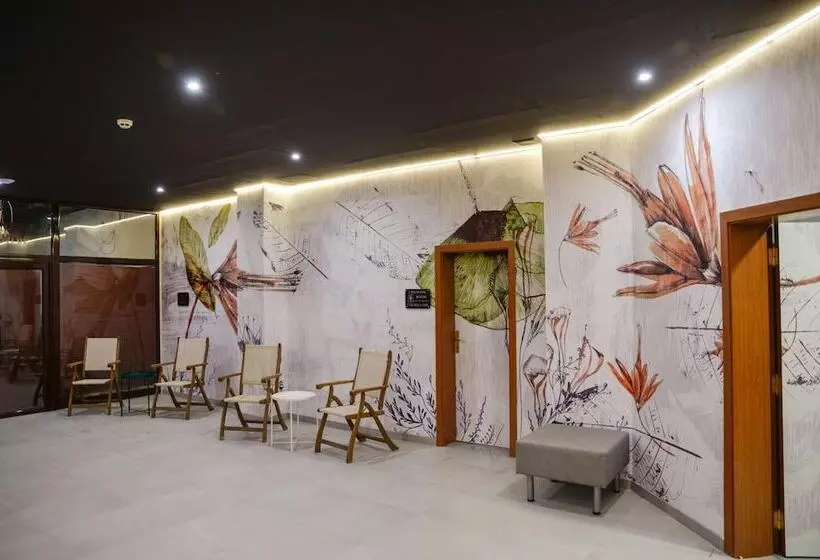 Flora Hotel   Apartments