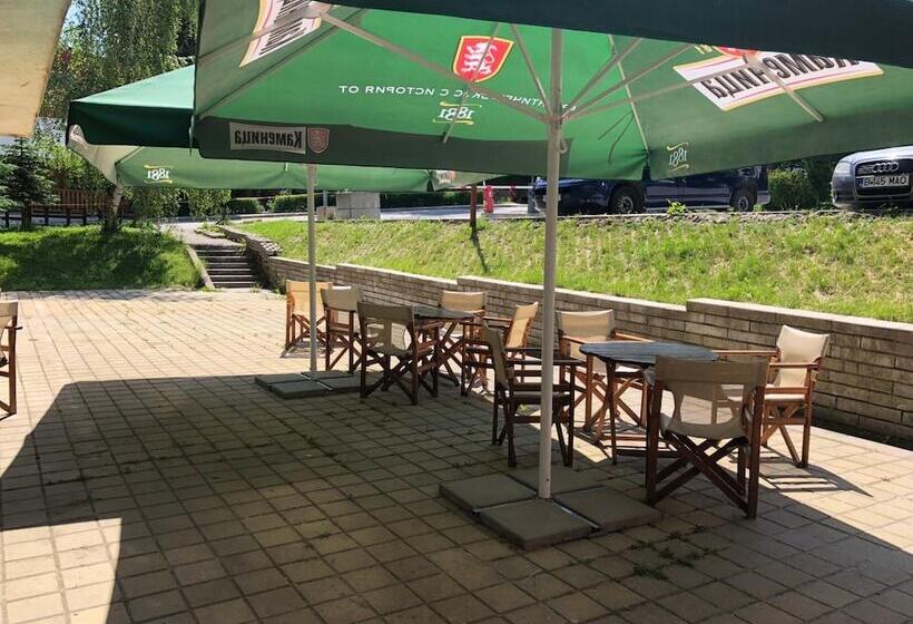 Flora Hotel   Apartments