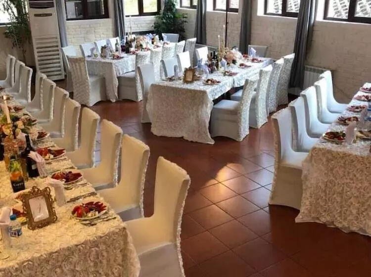 Flora Hotel   Apartments