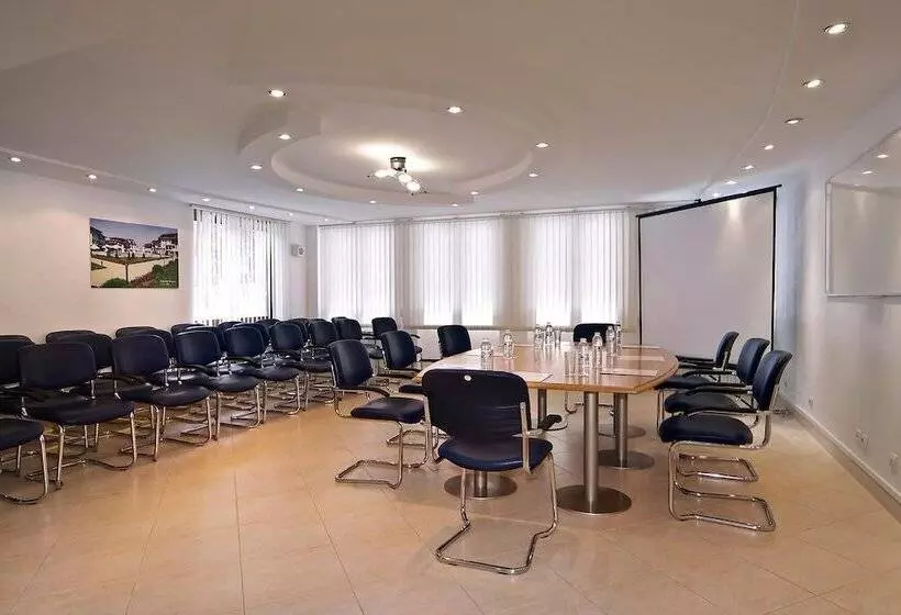 Flora Hotel   Apartments