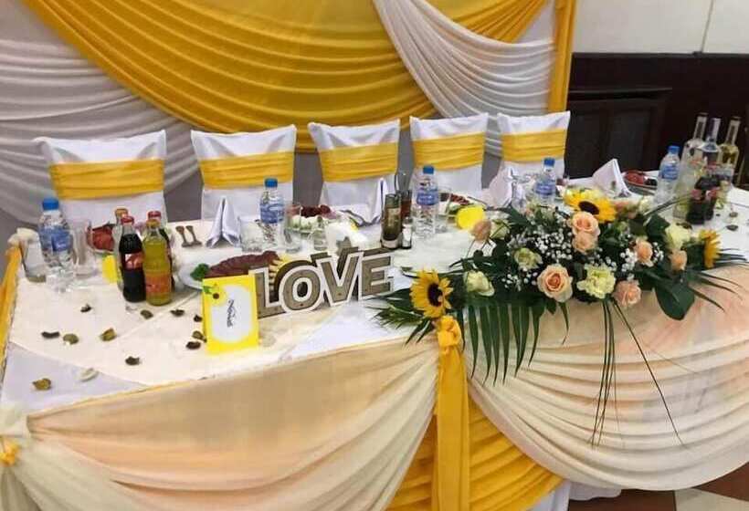 Flora Hotel   Apartments