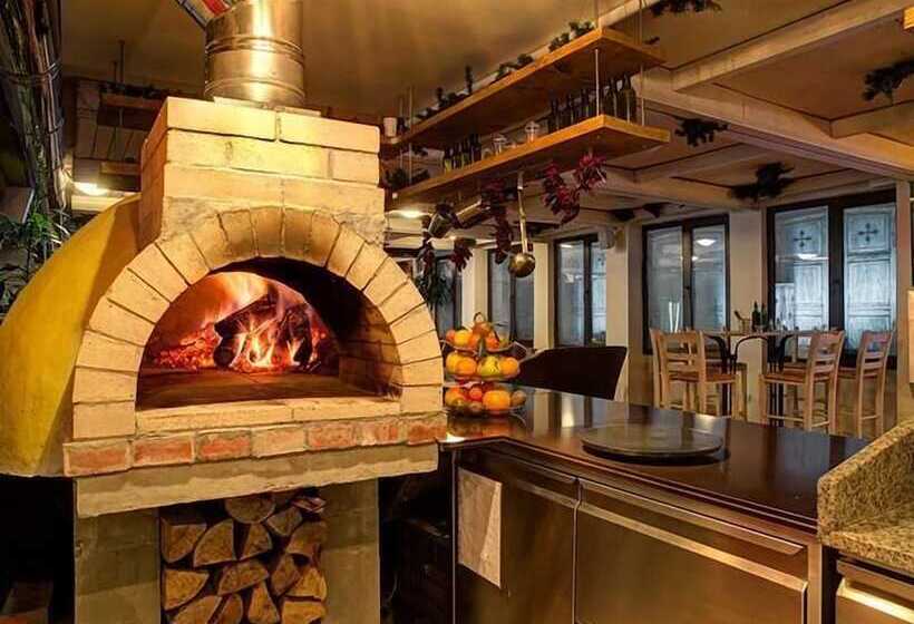 Flora Hotel   Apartments