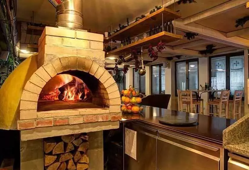 Flora Hotel   Apartments