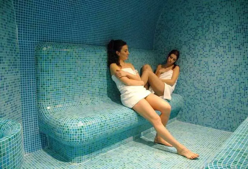 Flora Hotel   Apartments