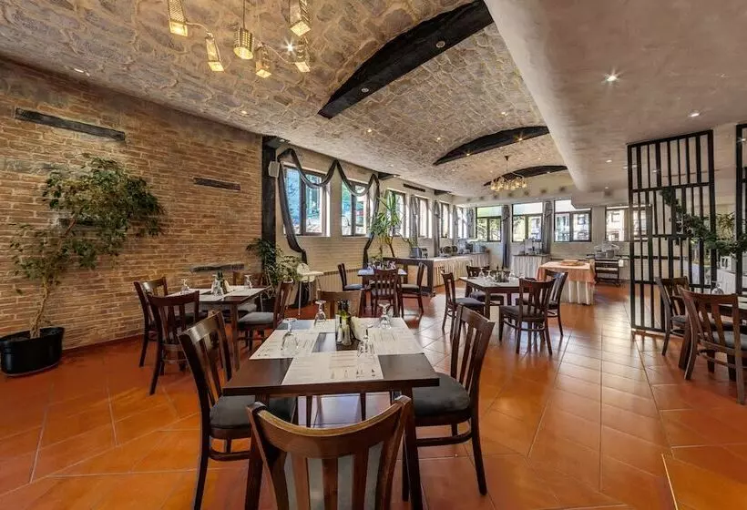 Flora Hotel   Apartments