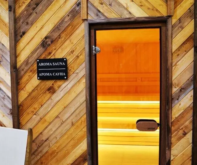 Flora Hotel   Apartments