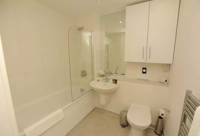 Hotelli Premier Suites Plus Bristol Cabot Circus