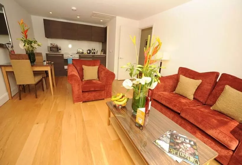 Hotelli Premier Suites Plus Bristol Cabot Circus