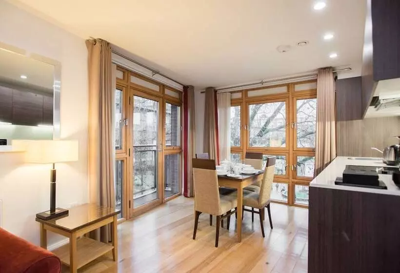 Hotelli Premier Suites Plus Bristol Cabot Circus