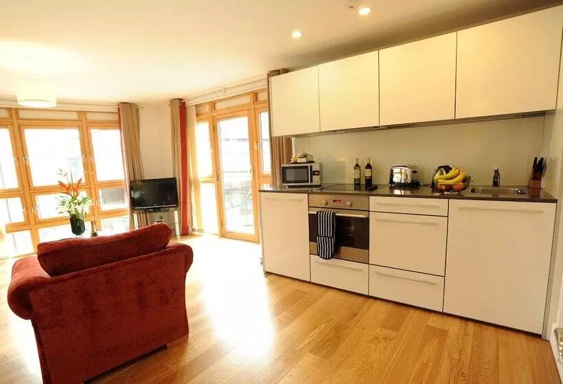 Hotelli Premier Suites Plus Bristol Cabot Circus