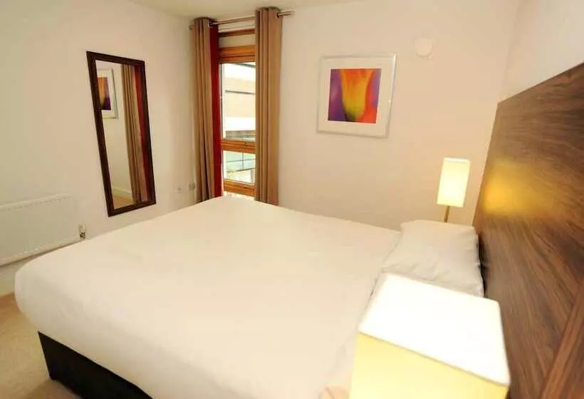 Hotelli Premier Suites Plus Bristol Cabot Circus