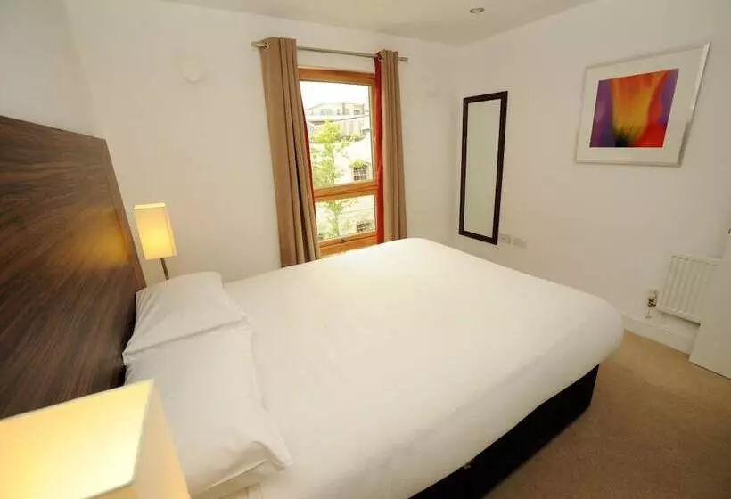 Hotelli Premier Suites Plus Bristol Cabot Circus
