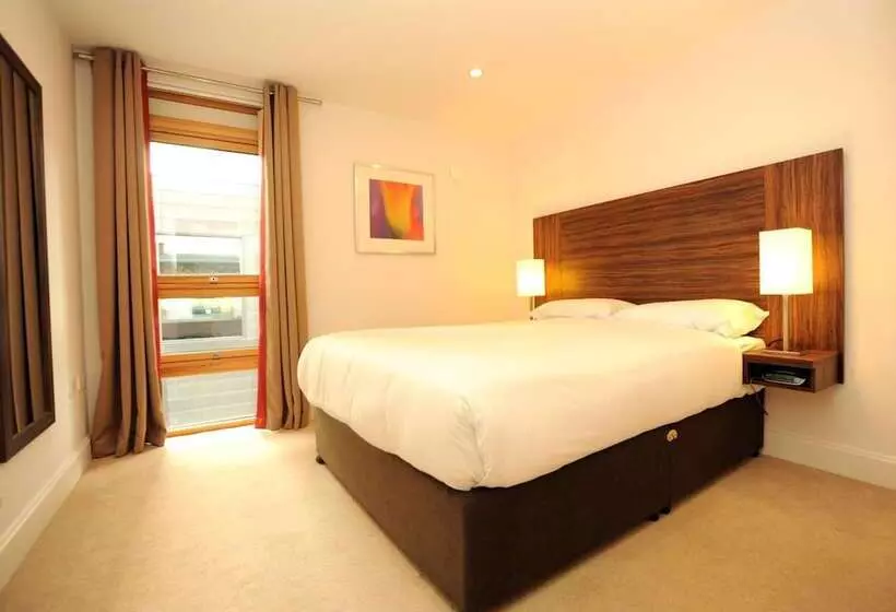 Hotelli Premier Suites Plus Bristol Cabot Circus