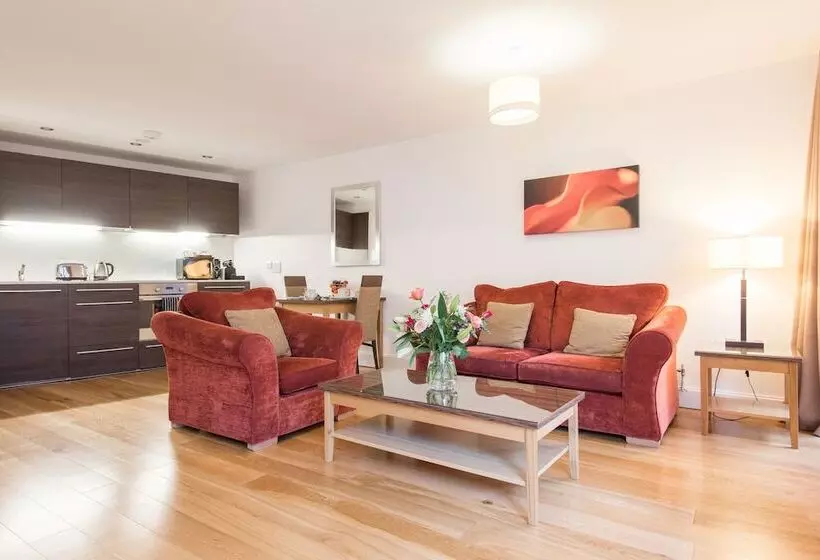 Hotelli Premier Suites Plus Bristol Cabot Circus