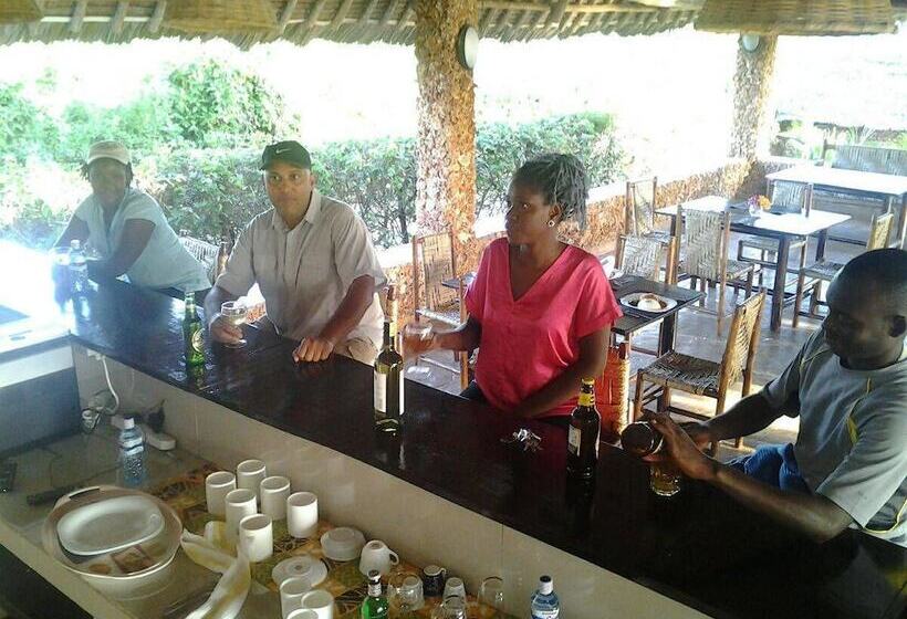 هتل Sheba Cottages