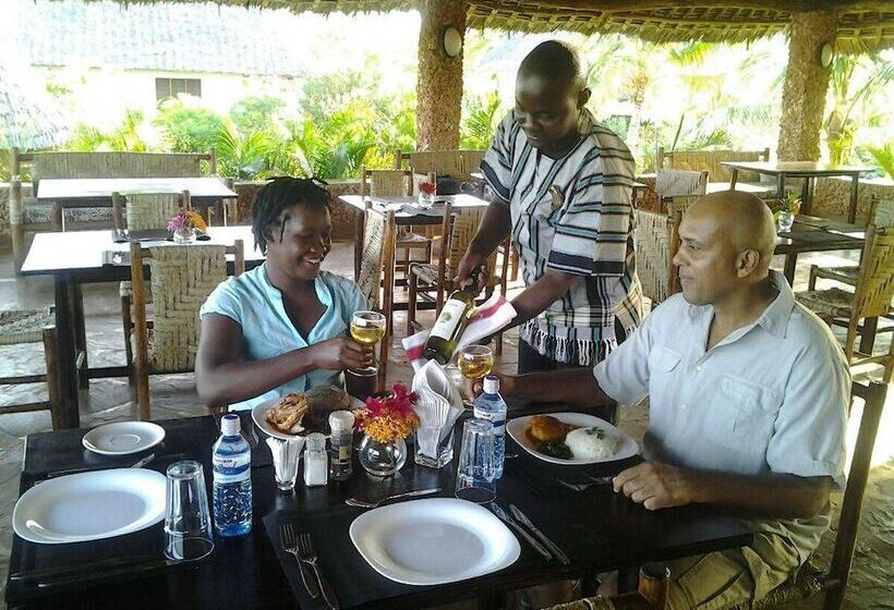 هتل Sheba Cottages