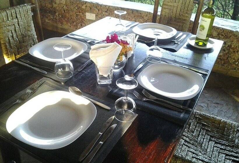 هتل Sheba Cottages