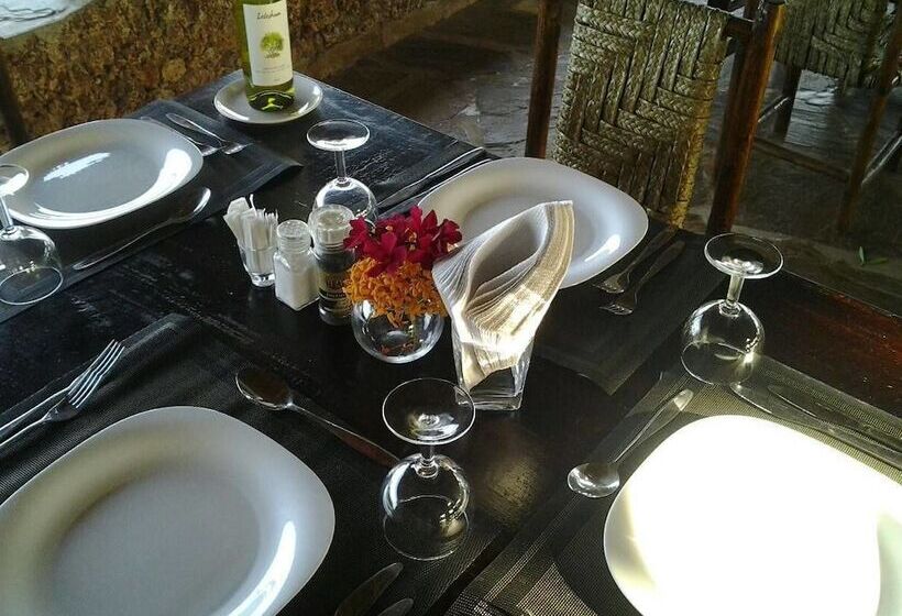 هتل Sheba Cottages