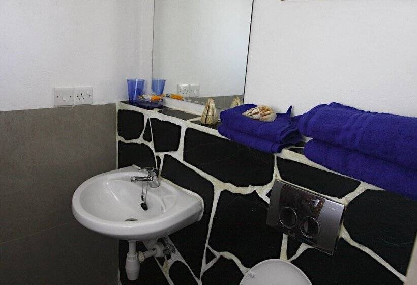 هتل Sheba Cottages