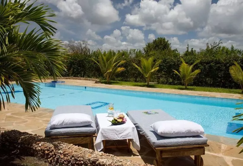 هتل Sheba Cottages