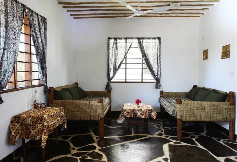 هتل Sheba Cottages