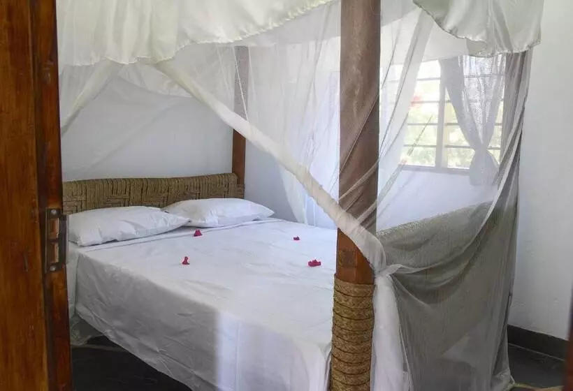 هتل Sheba Cottages